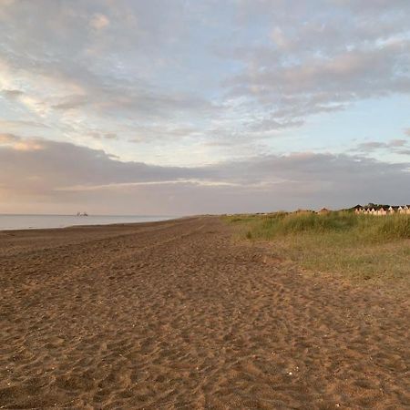 Shore Lodge. 4 Bed Bungalow Only Mtrs From The Beach. Sleeps 8 Sutton-on-Sea Exterior foto