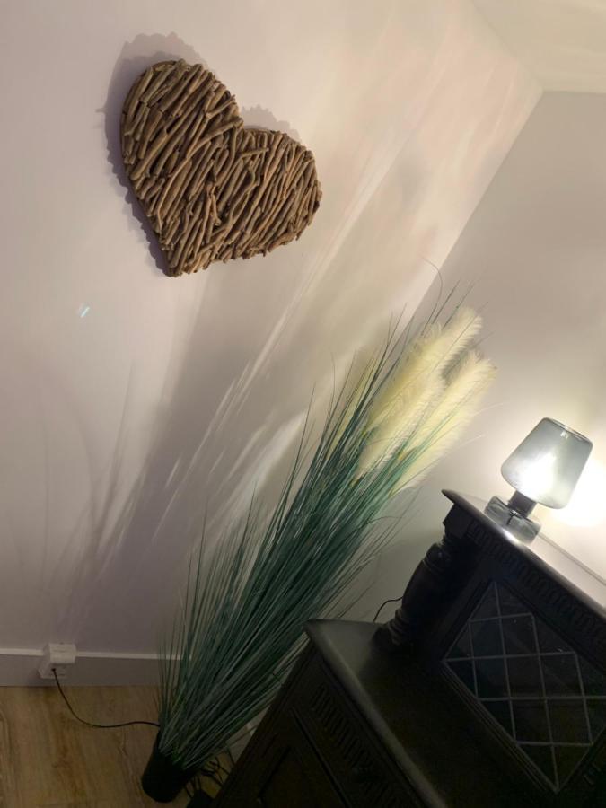 Shore Lodge. 4 Bed Bungalow Only Mtrs From The Beach. Sleeps 8 Sutton-on-Sea Exterior foto